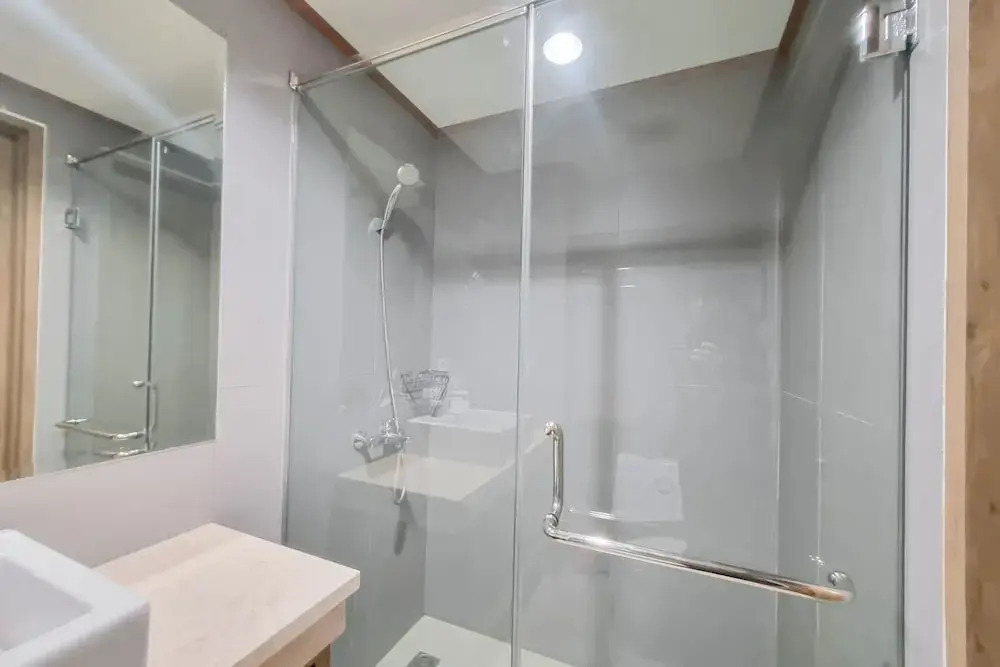 Warm And Minimalist Studio Apartment At Patraland Amarta