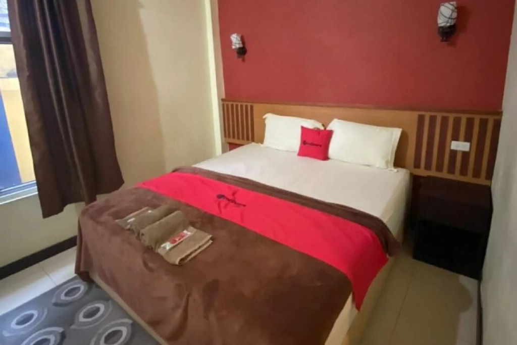 RedDoorz Plus Syariah @ Jalan Syiah Kuala Banda Aceh
