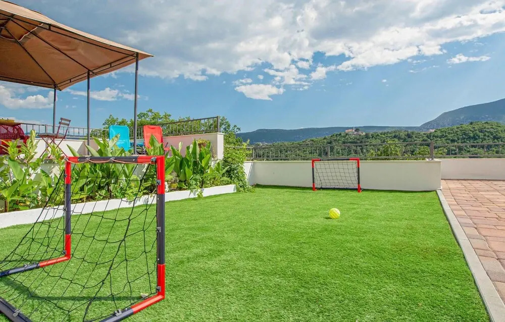 Amazing Home in Zvecanje Gata With Outdoor Swimming Pool, Wifi and 2 Bedrooms