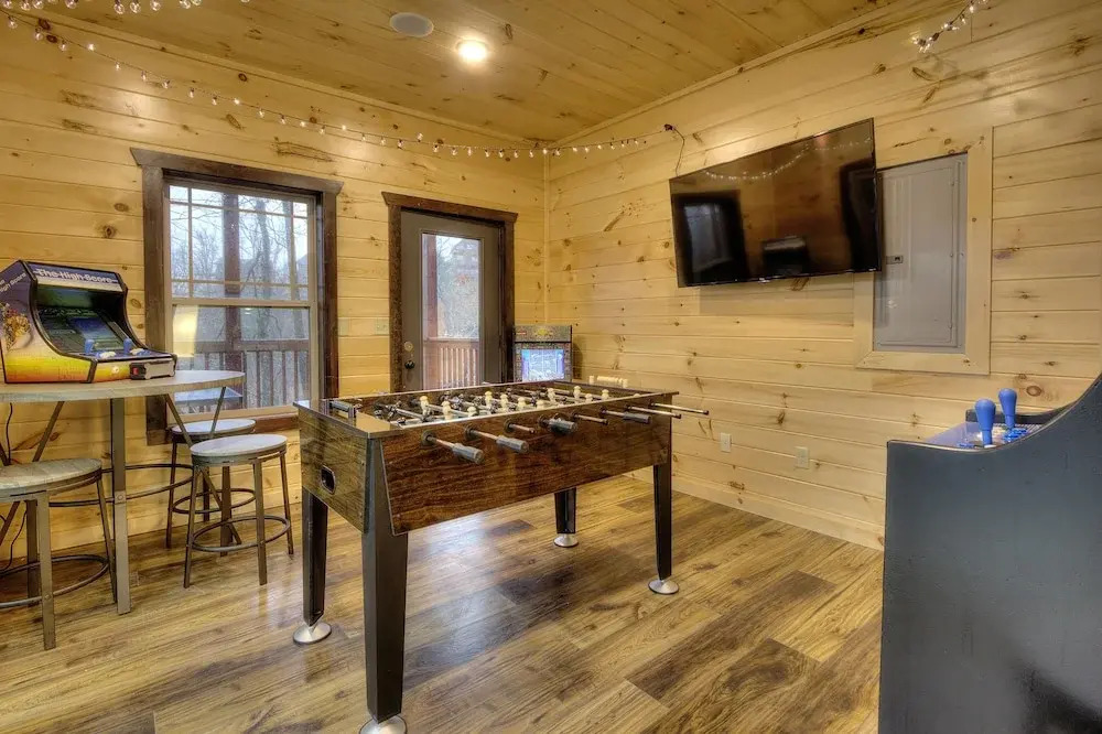 TOT NEW Cabin w/ Indoor Pool & HOT TUB Game Room & Video Wall