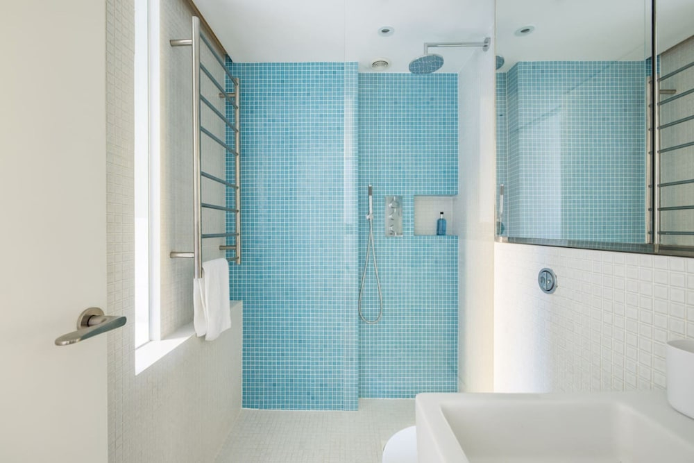 Bellevue Notting Hill 2 Bed by Holland Park