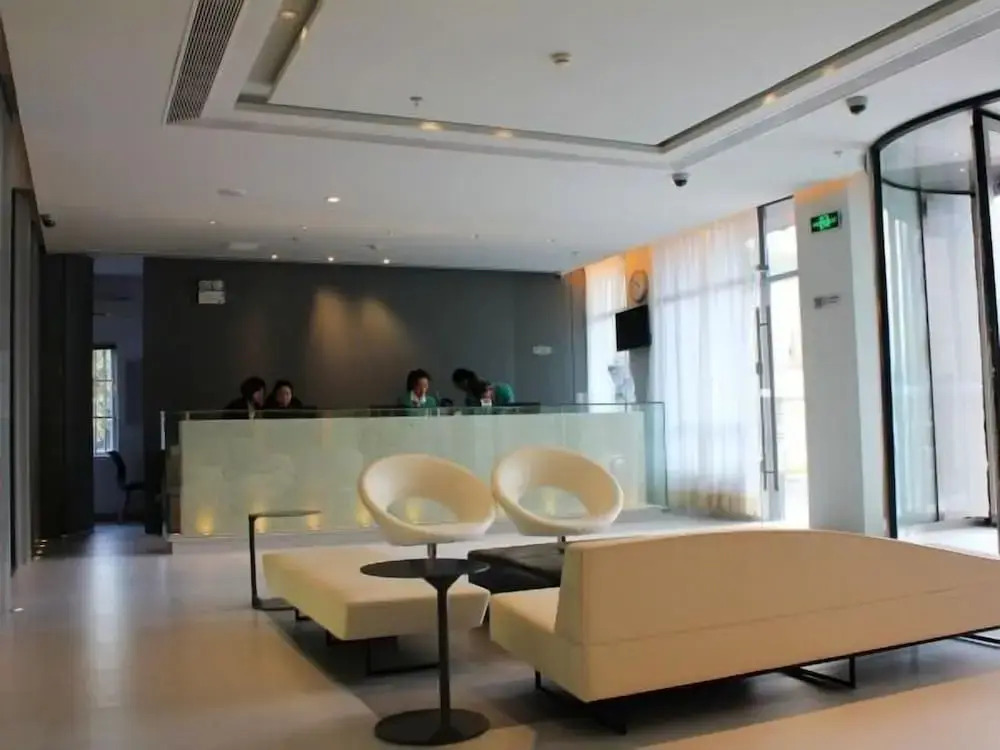 Jinjiang Inn Xiangzhou Inter-city Bus Station Hotel