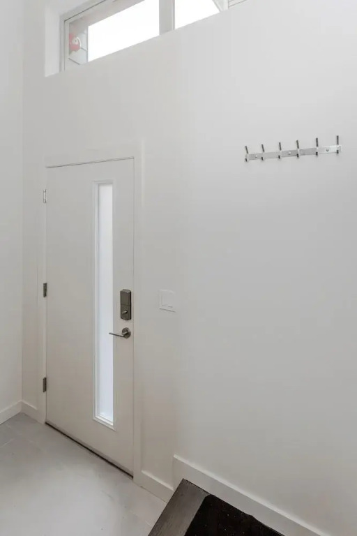 Urban Oasis Sleeps 8 Ultra Modern Condo