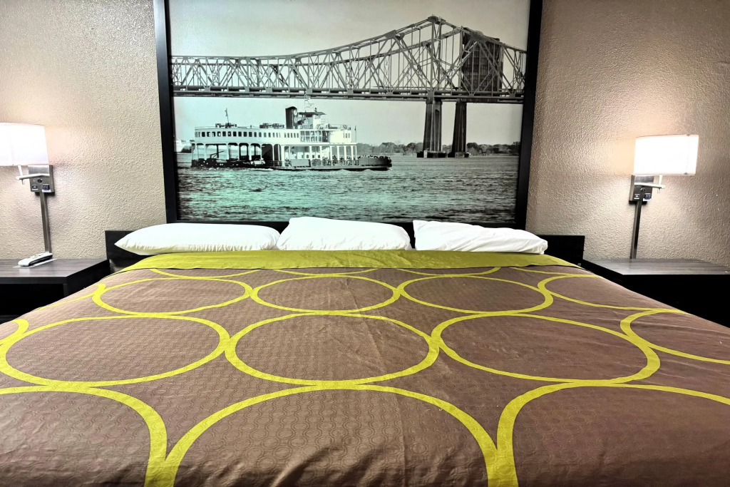 Super 8 by Wyndham Picayune
