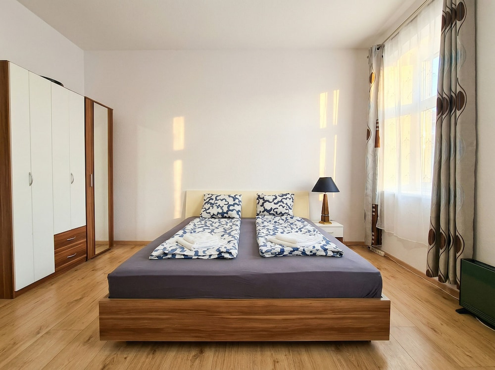 Only 15 Min to Center - Comfortable 1BR Apartment with TV & WIFI
