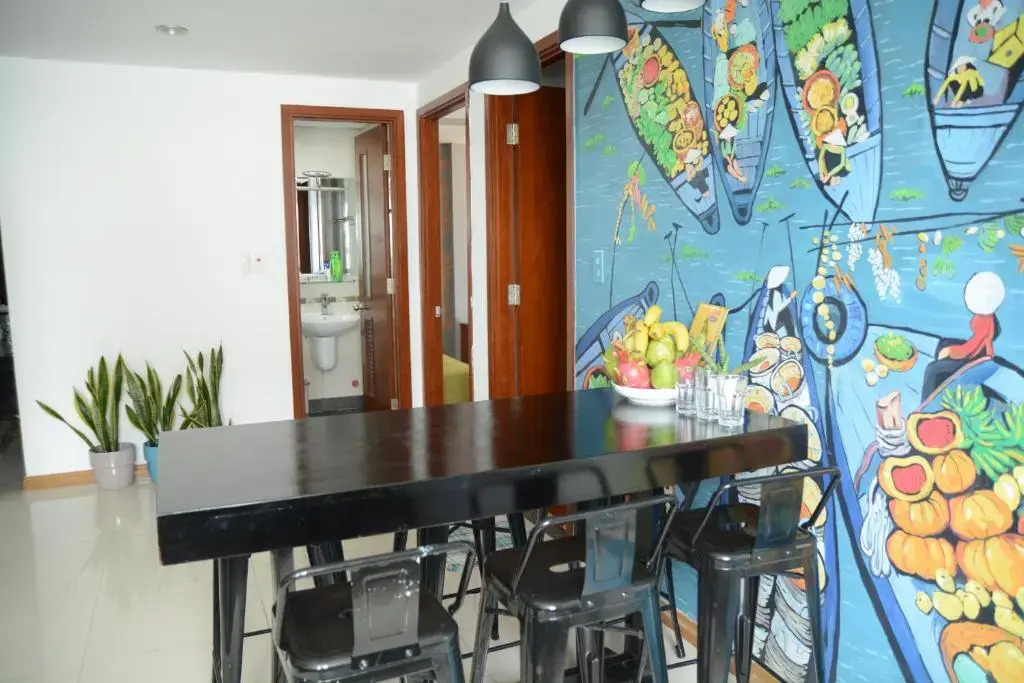 Chillax Apartment - Cozy 3-Bedroom City View Home at Tower, District 1