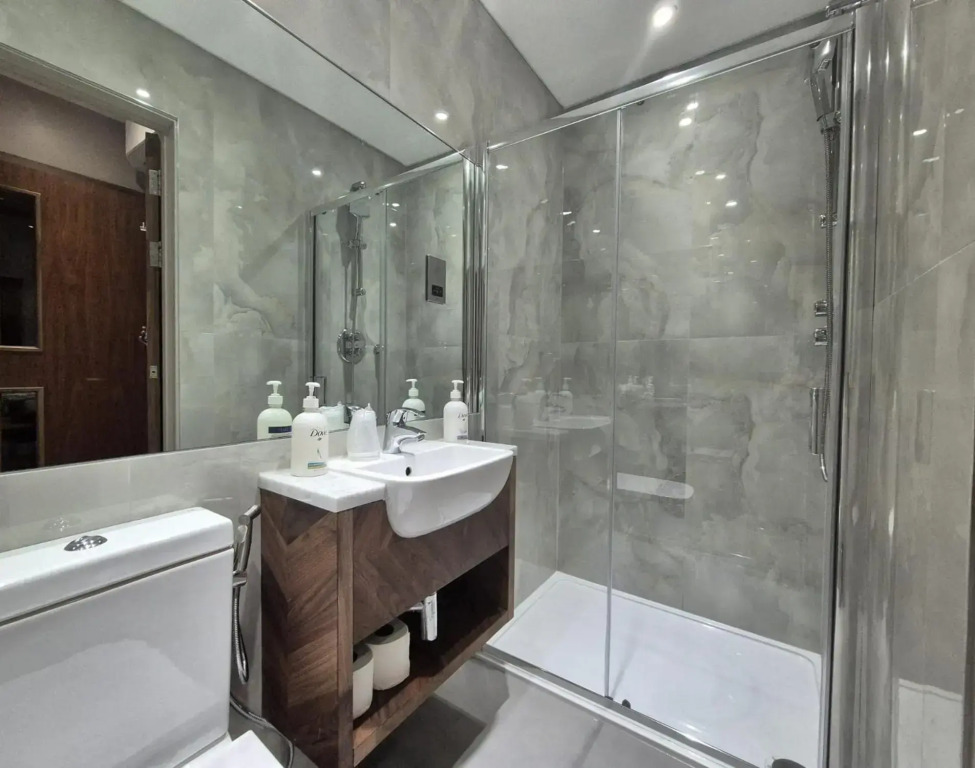 London Court Hotel