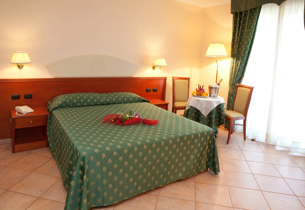 Hotel Tito Serrano