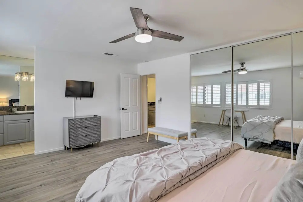 Modern Palm Springs Townhome Near Golf Courses