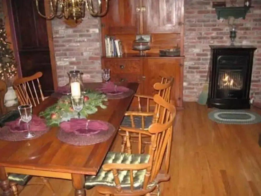 The Bella Ella Bed and Breakfast