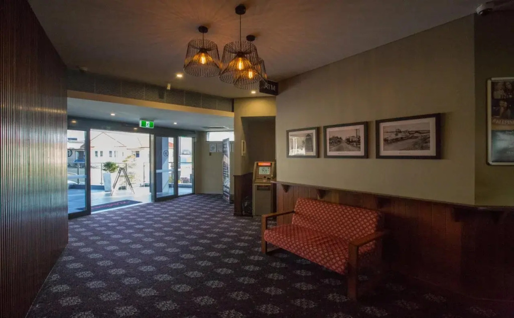 Gladstone Reef Hotel Motel