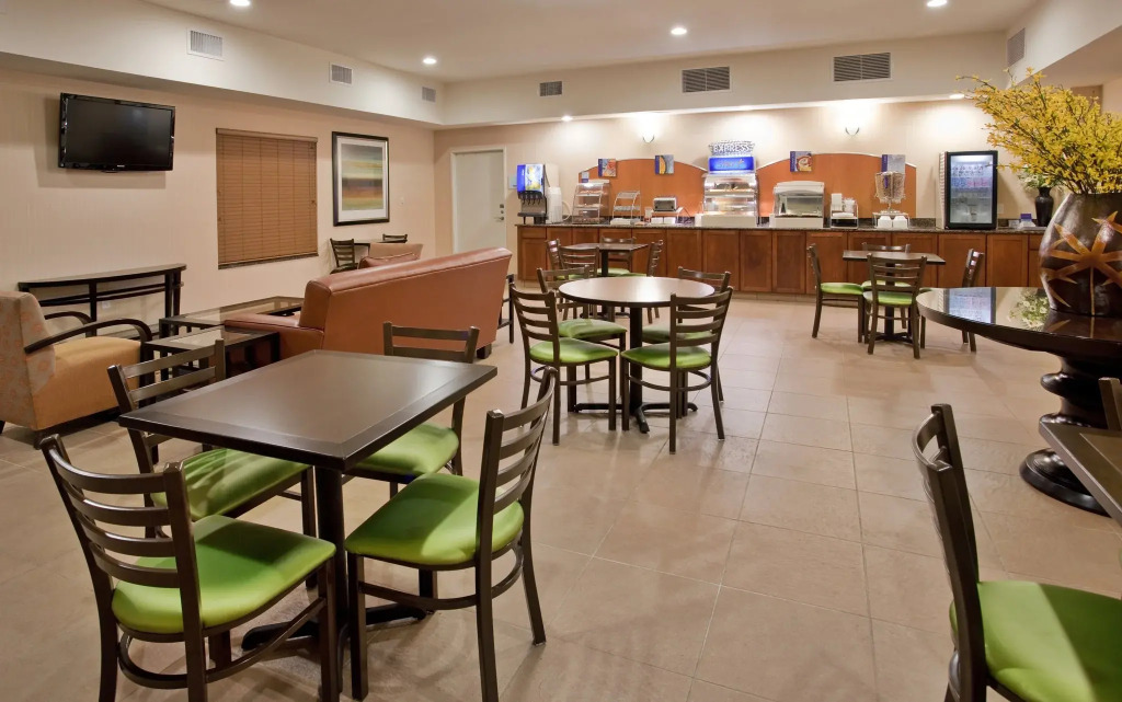 Holiday Inn Express & Suites Topeka North by IHG