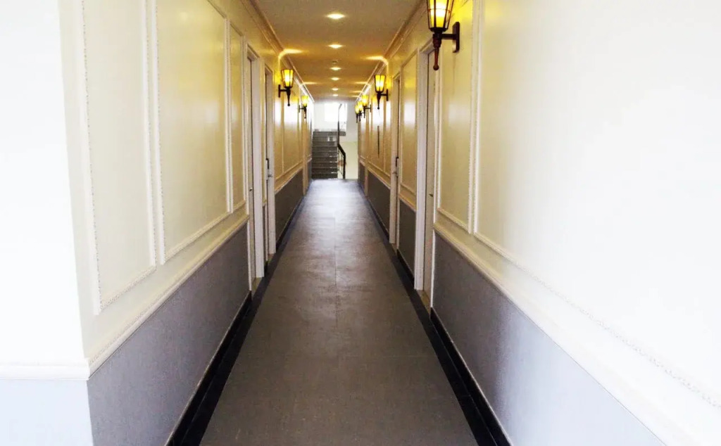 Lighthouse Hotel & Cafe