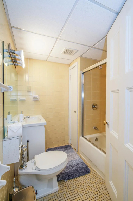 Gorgeous 1BR + View | Theatre District | Evonify
