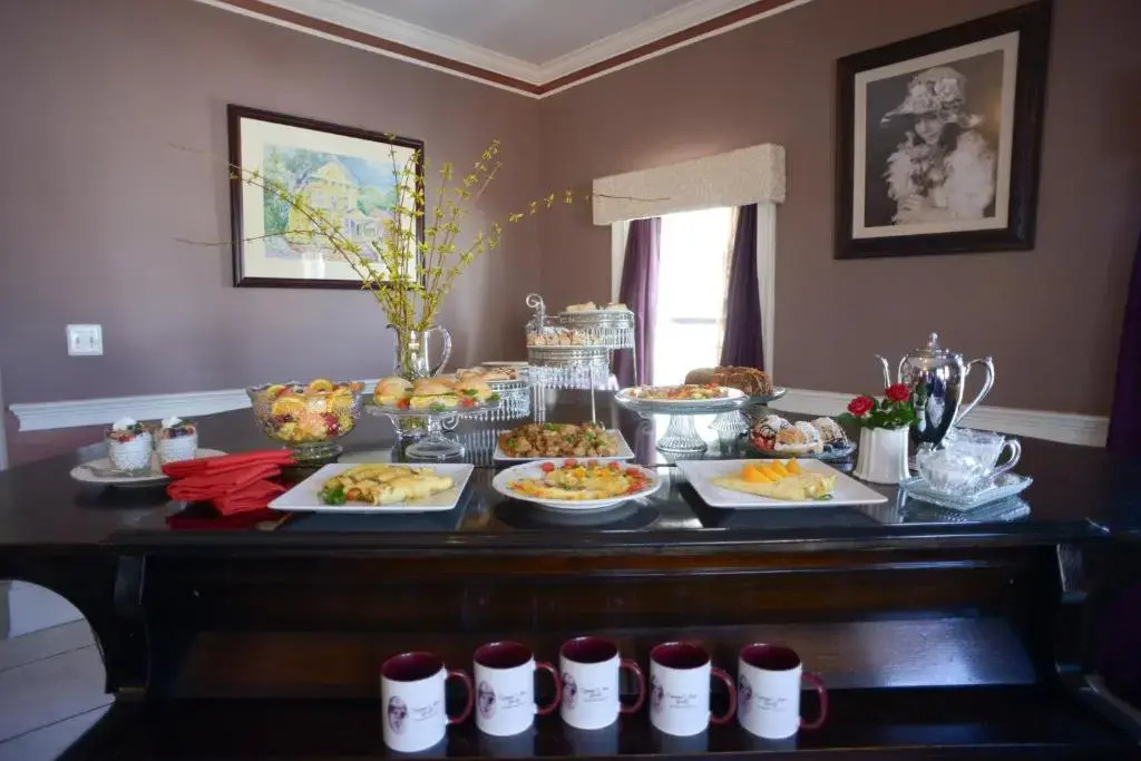 Naomis Inn Bed & Breakfast