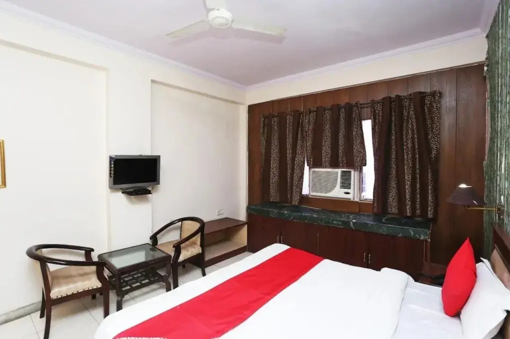 Hotel Nuova By OYO Rooms