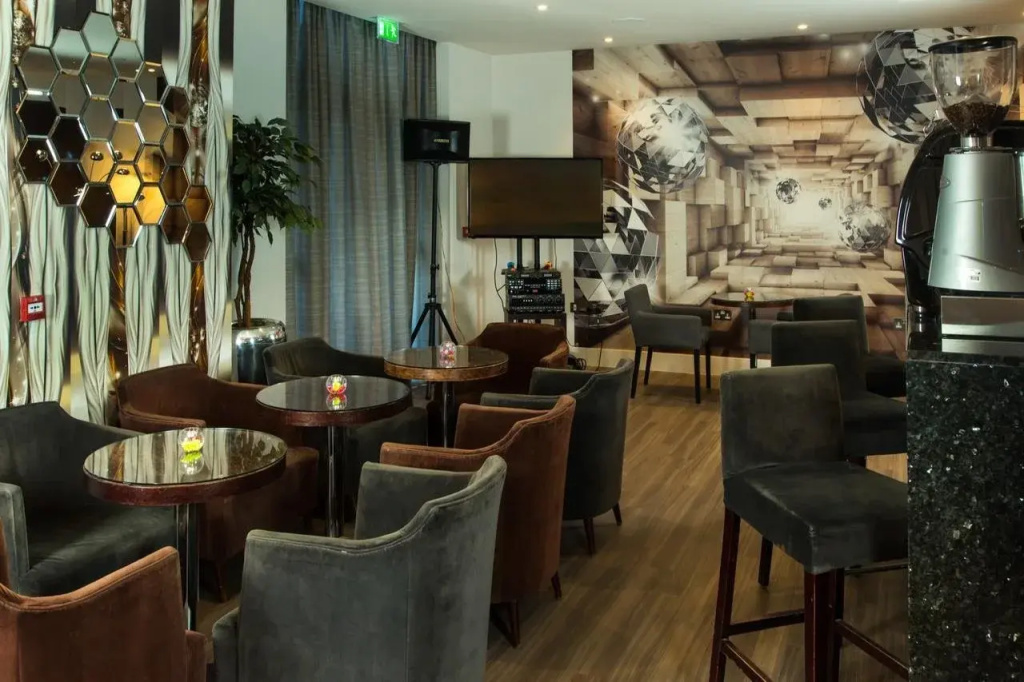 The Park City Grand Plaza Kensington Hotel
