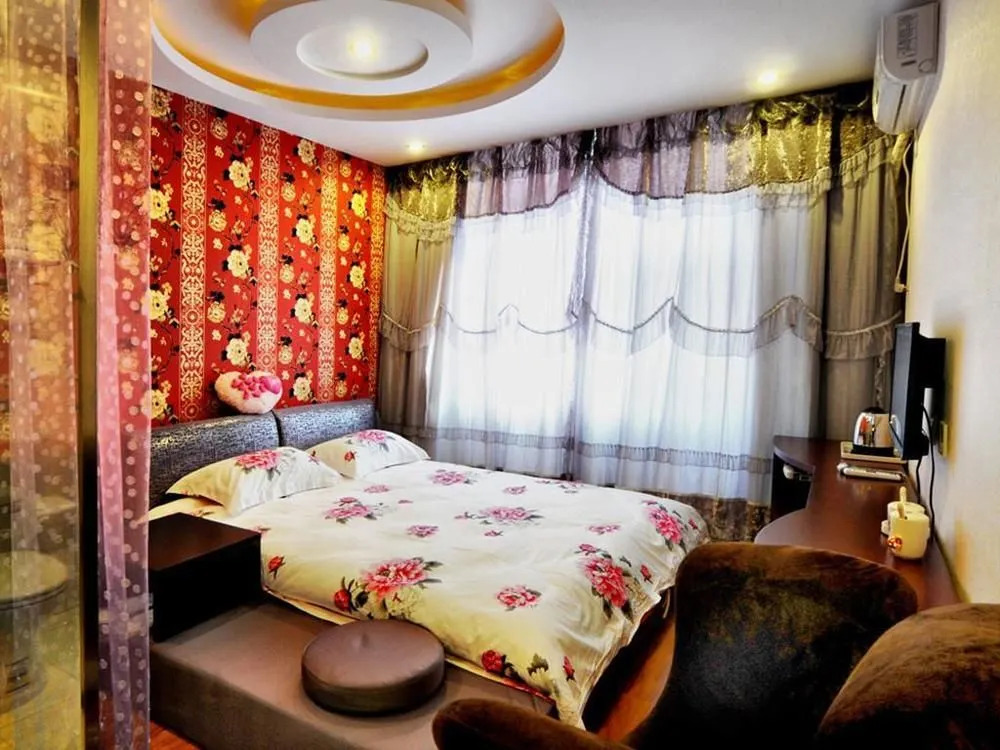 Huayang Hotel