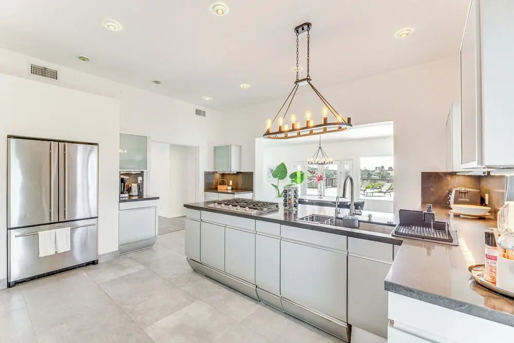 Private Pool, Mtn & Lake View! Los Angeles Home