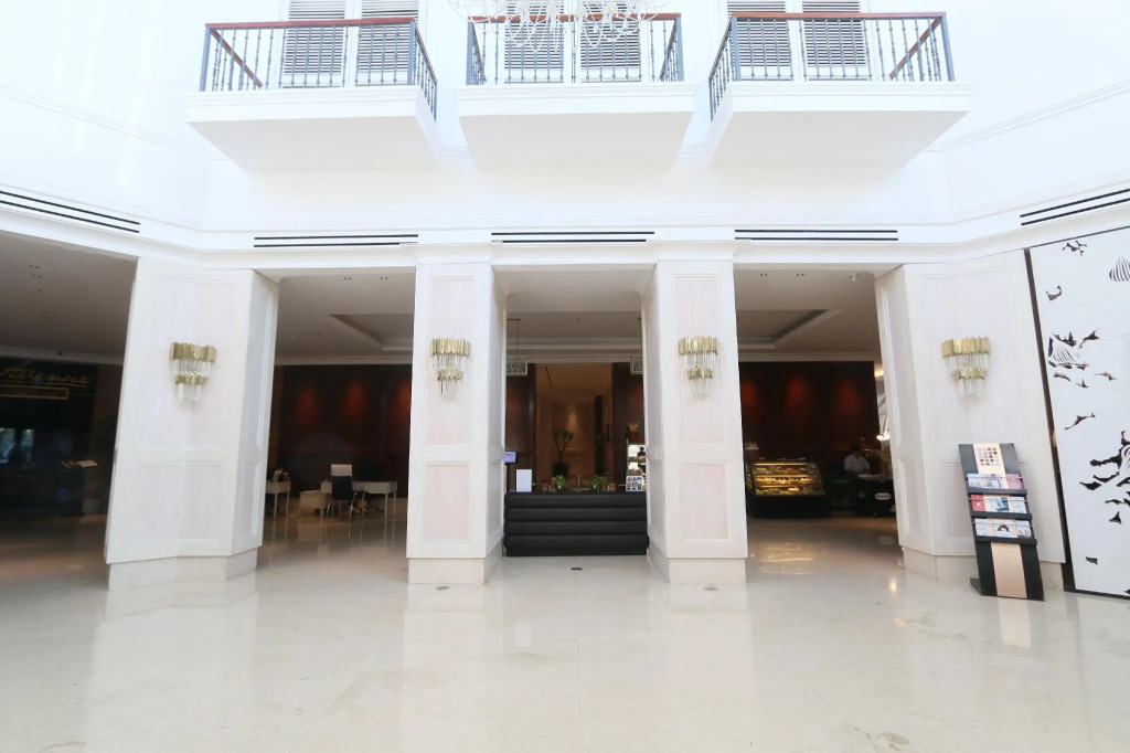 Java Paragon Hotel & Residences