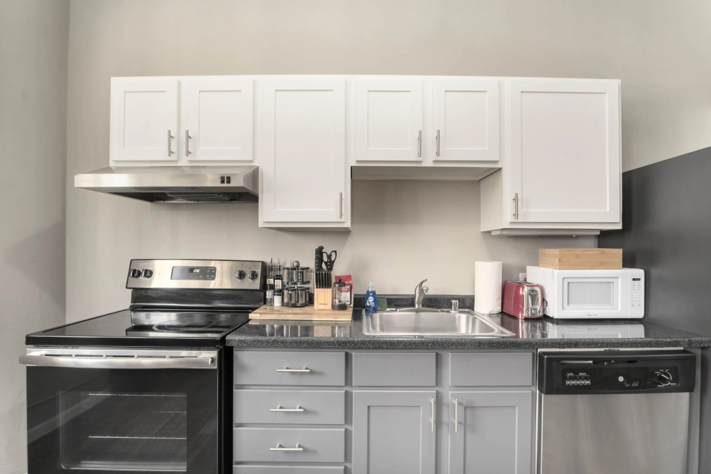 Bright and airy downtown loft! Great wifi!