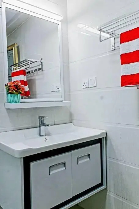 Lovely 2bdrm Condo with a Pool, Gym & Free Parking