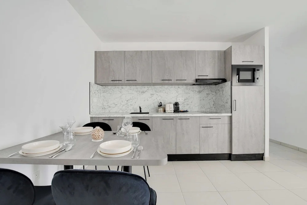Elegant Apartment - 1 Bedroom/2 Bedrooms - Close to Paris & La Defense