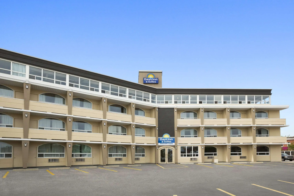 Days Inn & Suites by Wyndham North Bay Downtown
