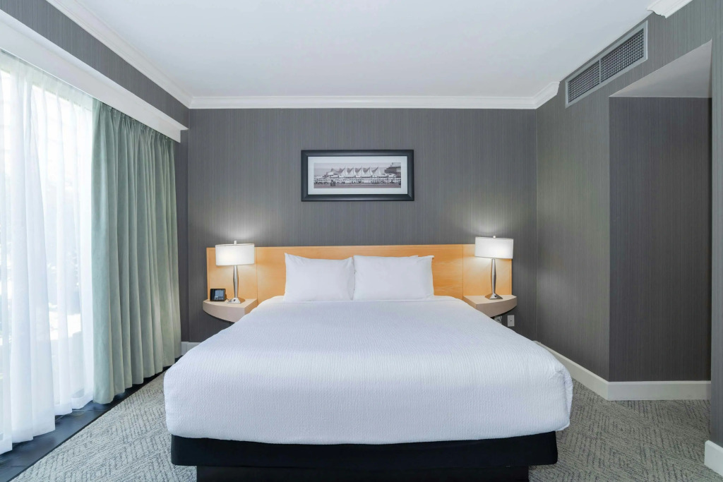 Sandman Signature Vancouver Airport Hotel & Resort