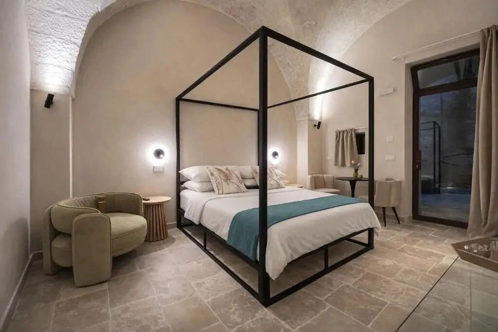 CAVA Urban Relais & Pool