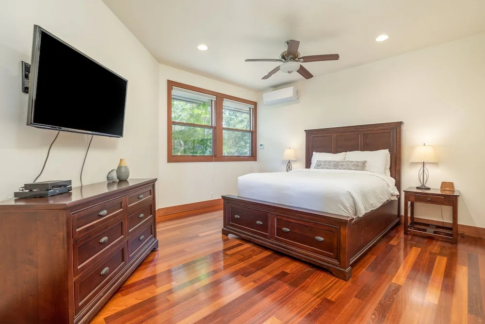 Mauna Pua - A Four Bedroom Vacation Rental Home by RedAwning