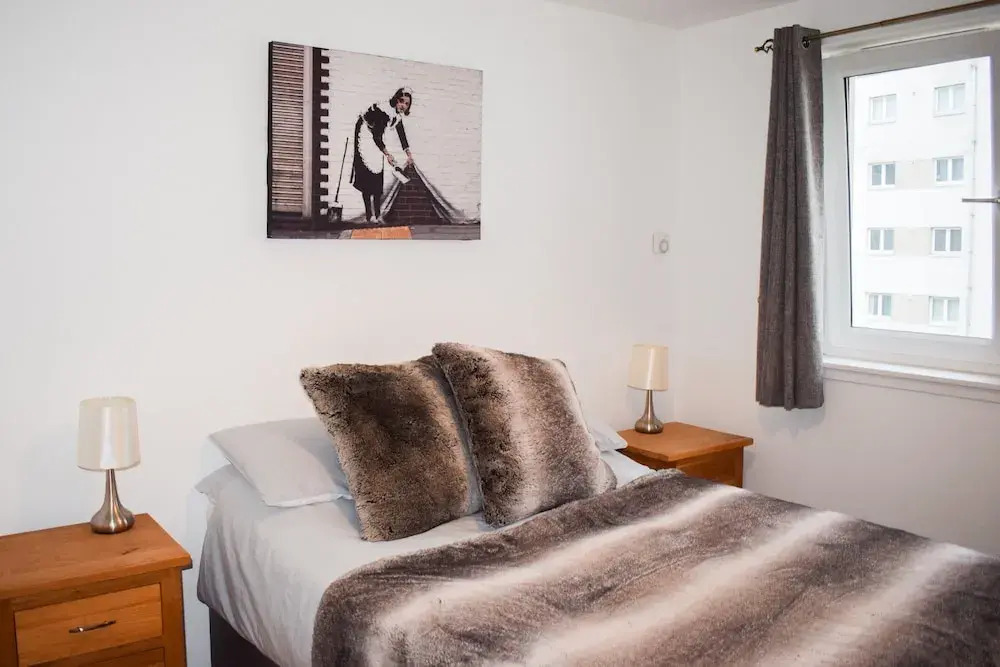 Modern 2 Bedroom Property With Balcony