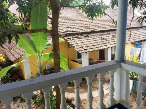 Session Haus Hostel