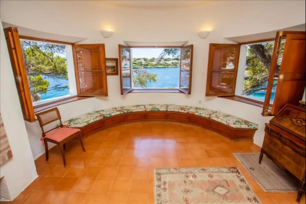 Villa Can Pirata . Seafront Villa For 10 People