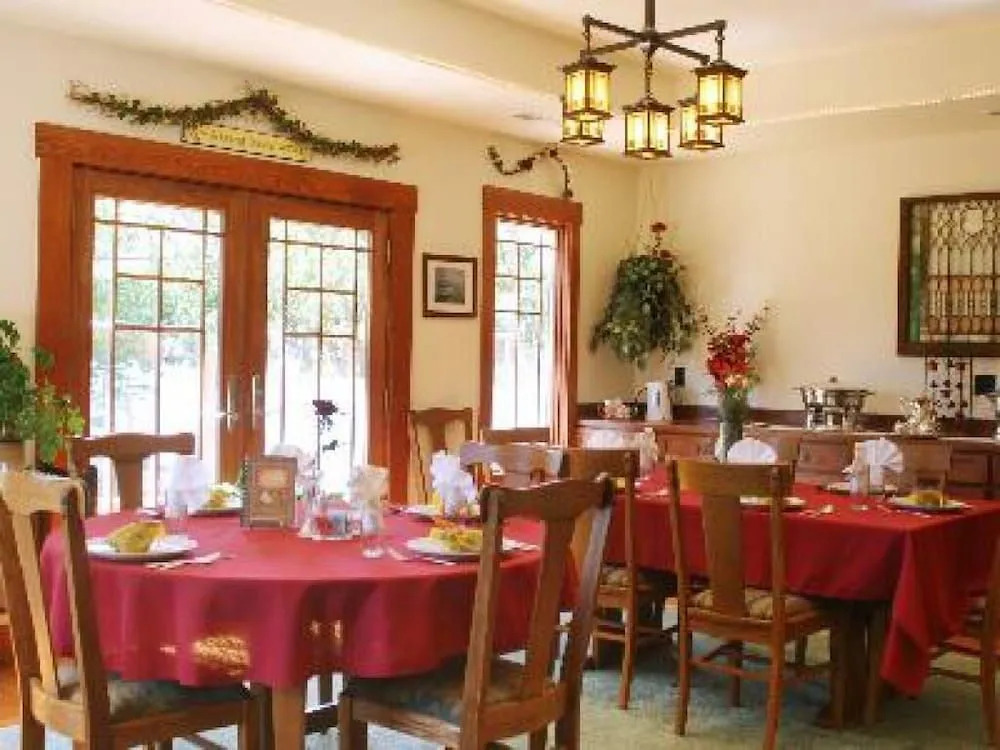 Anniversary House Bed and Breakfast