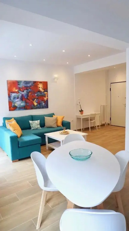 Warm & Spacious Apt in Athens