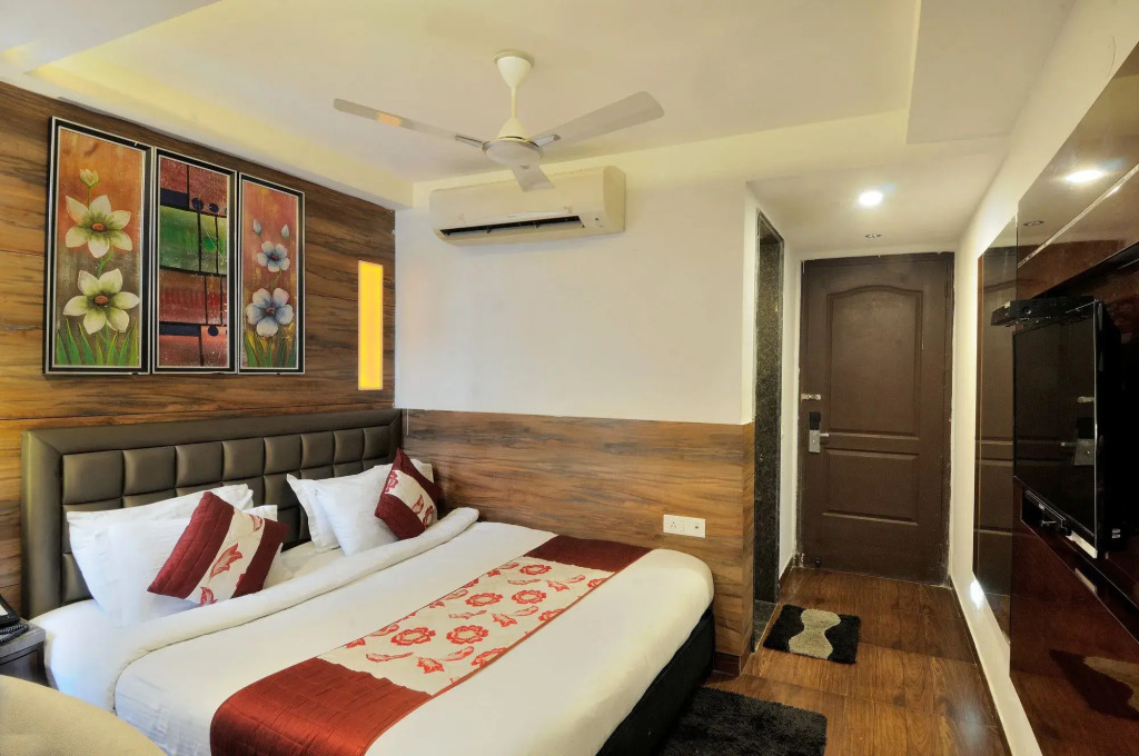 Check In Room Chuna Mandi