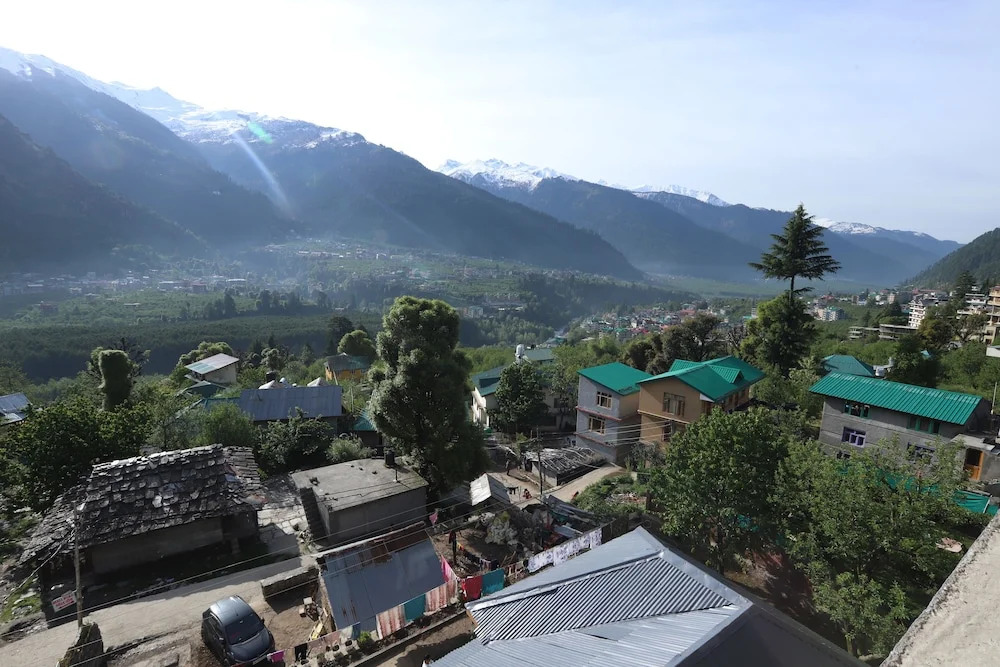 Golden Wood Manali By Rosetum