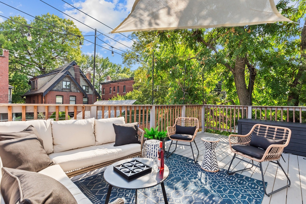 4700 West End Whimsy