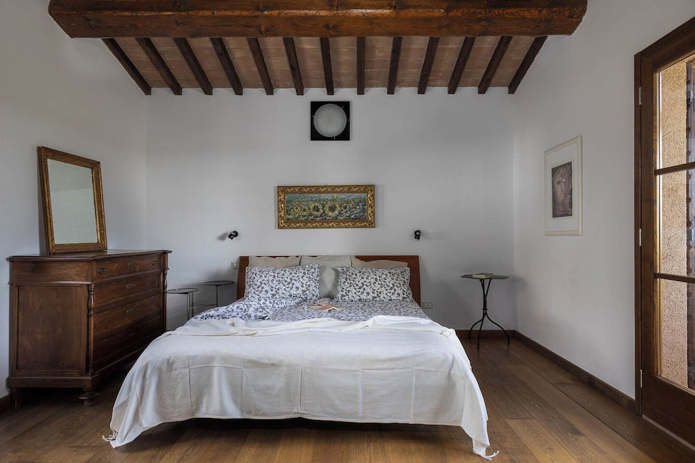 Villa Montegemoli by Toscana Bella