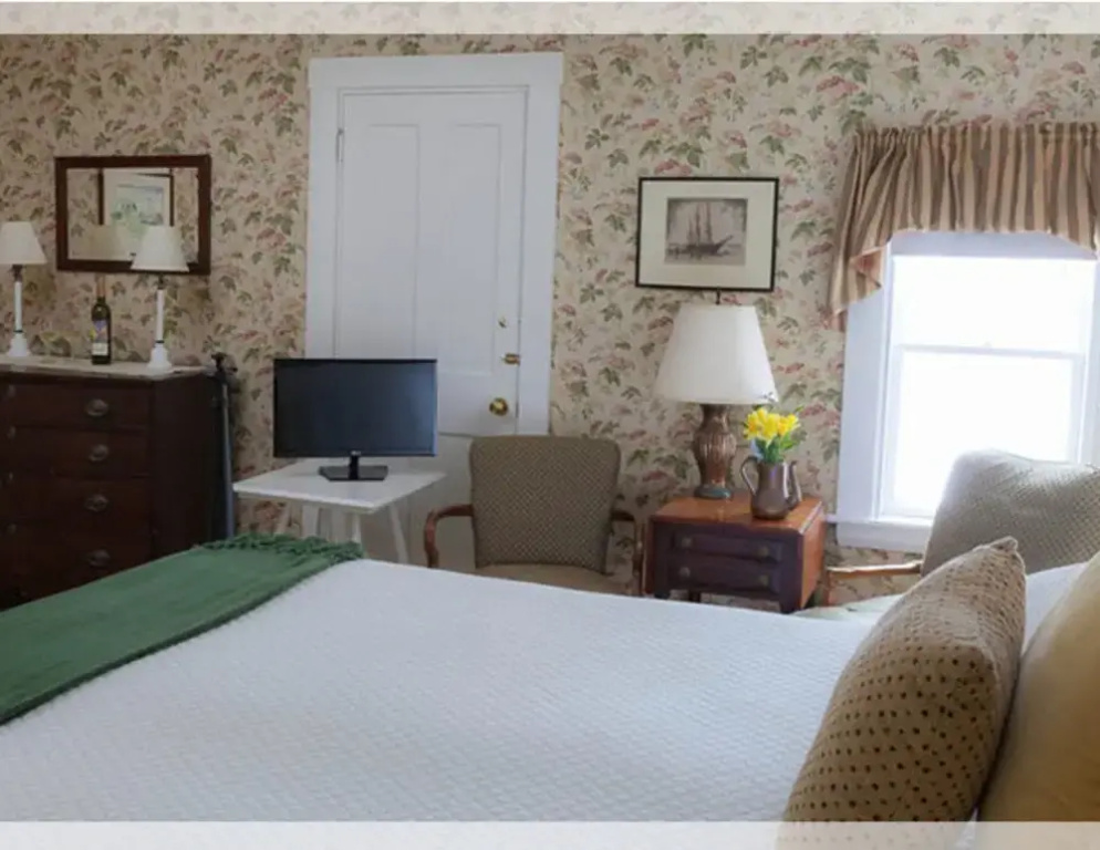 Dockside Guest Quarters