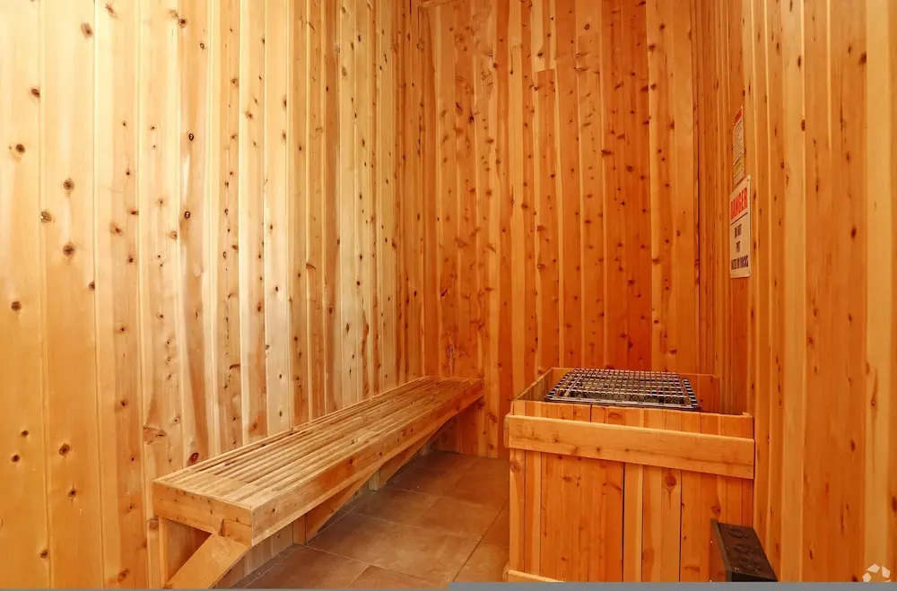 New Stylish 1BR Apt With Heated Pool Gym Yoga Studio