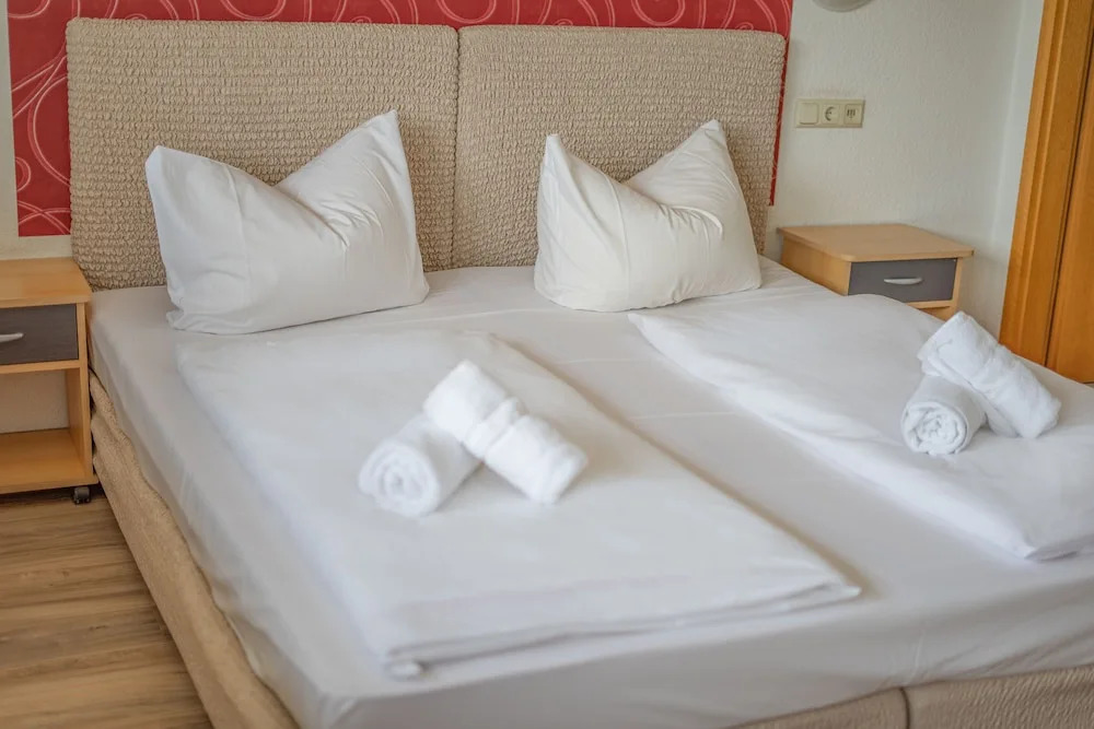 Self-Check-In Hotel Constantin - ohne TV - ohne Ventilator - ohne Parken