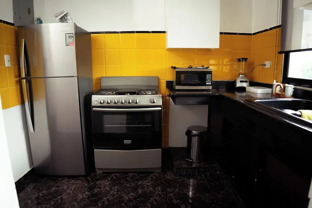 Residenciales H1 & H2 - Breakfast & Room Service - Airport close