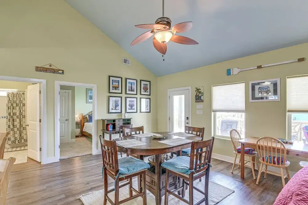 Steps to Crystal Beach! Family & Pet-friendly Home