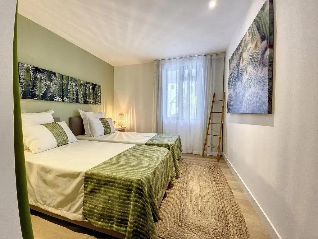 Sunkissed - Brand New Beach apartment located 50m from beach