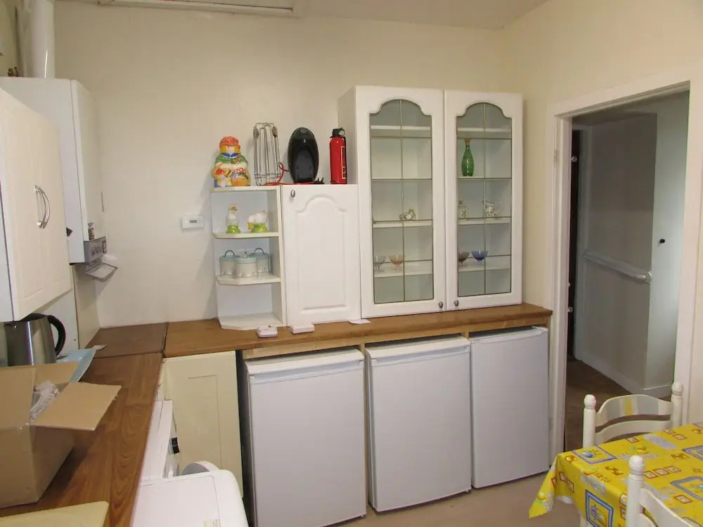 Spacious 3 Bedroom House With Outdoor Patio Area for Outdoor Dining and Wifi