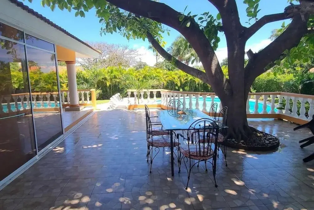 Great 4 Bedroom Getaway Villa With Large Private Pool