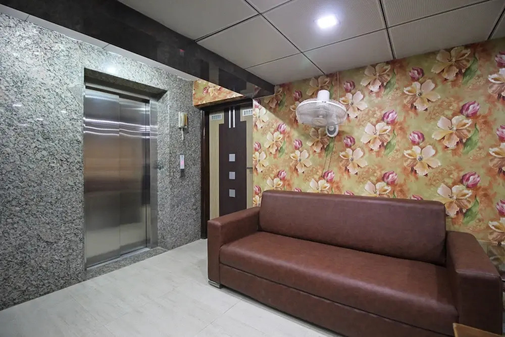 Homely Hotel near Sector 31 Gurgaon