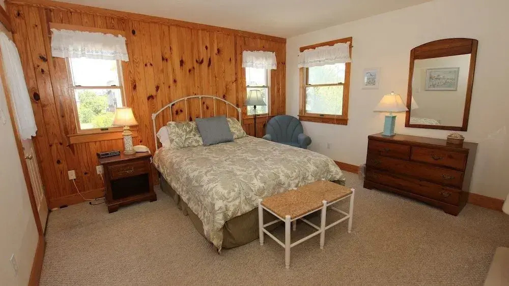 Stress Free Zone - 4 Br home by RedAwning